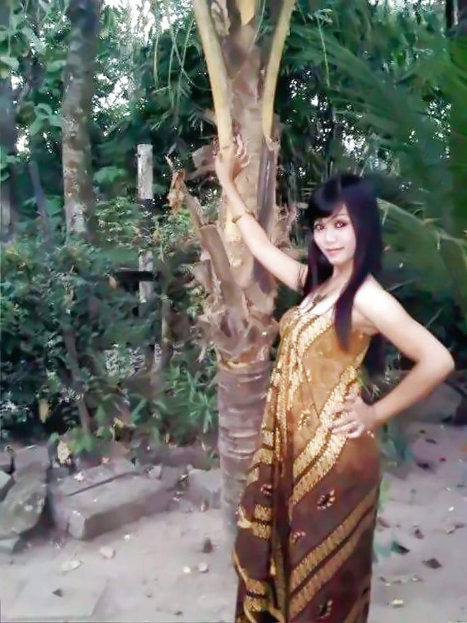 25P Gadis Batik