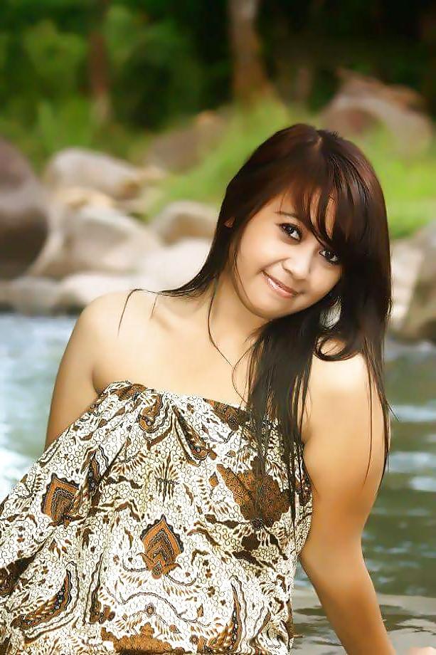 25P Gadis Batik