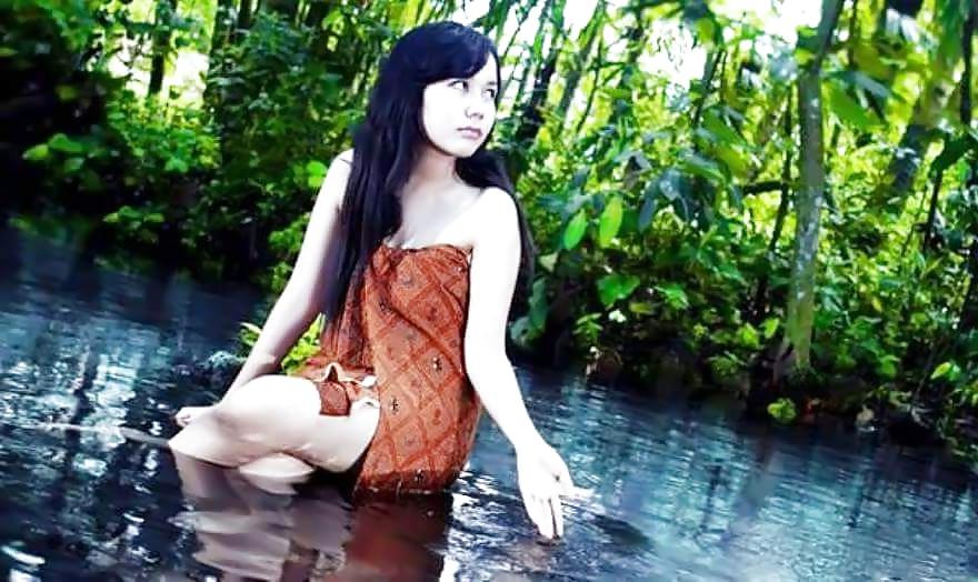 25P Gadis Batik