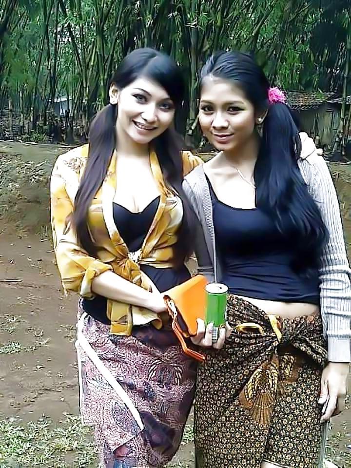25P Gadis Batik