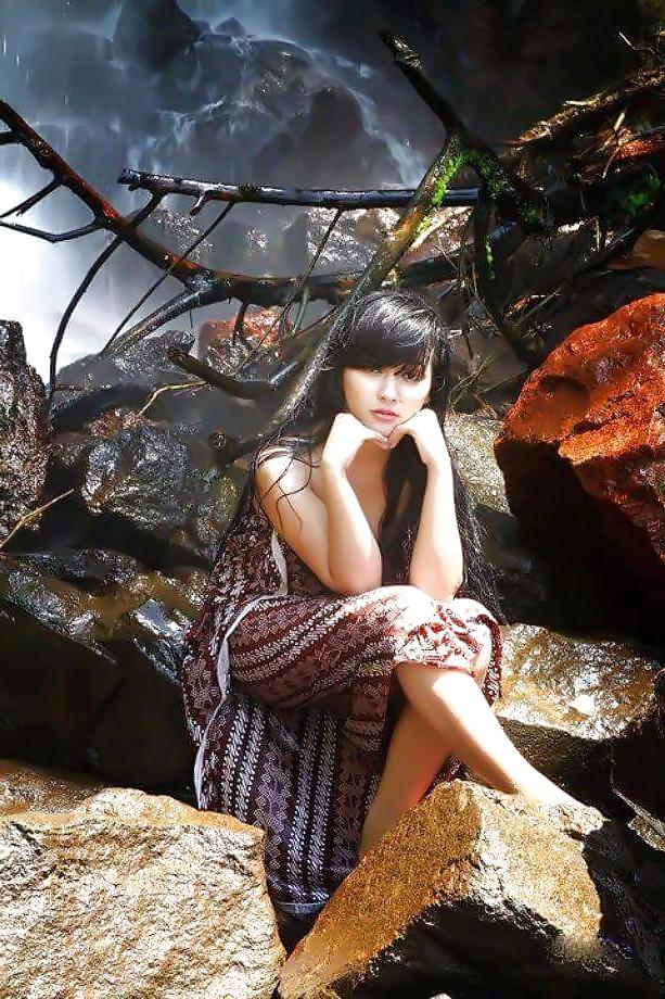 25P Gadis Batik