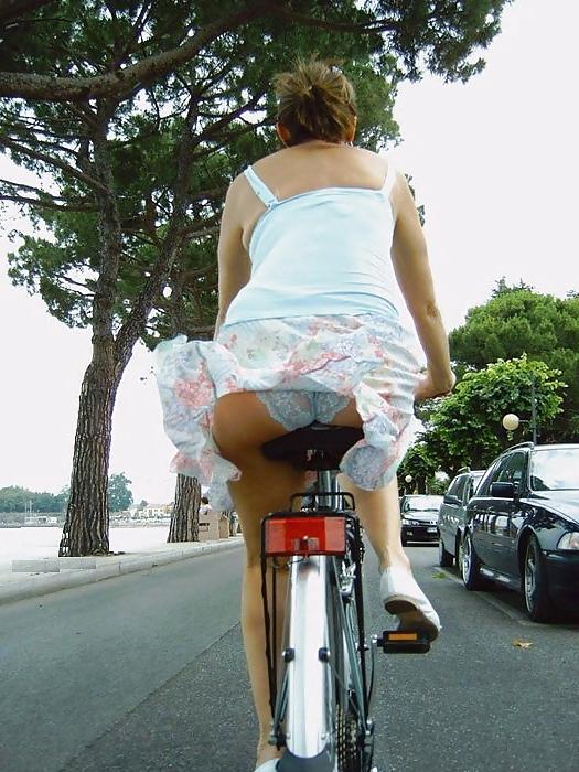 25P Voyeur Upskirt  #7