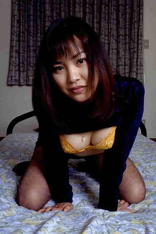 25P Japanese Amateur Love's Bedroom Masturbating During The Day