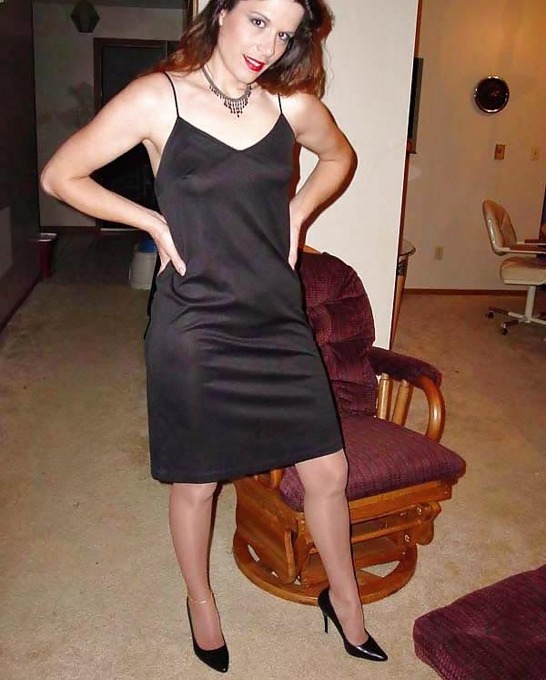 25P Amateur US pantyhose lady develops style
