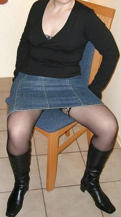 17P Belle sous les jupes