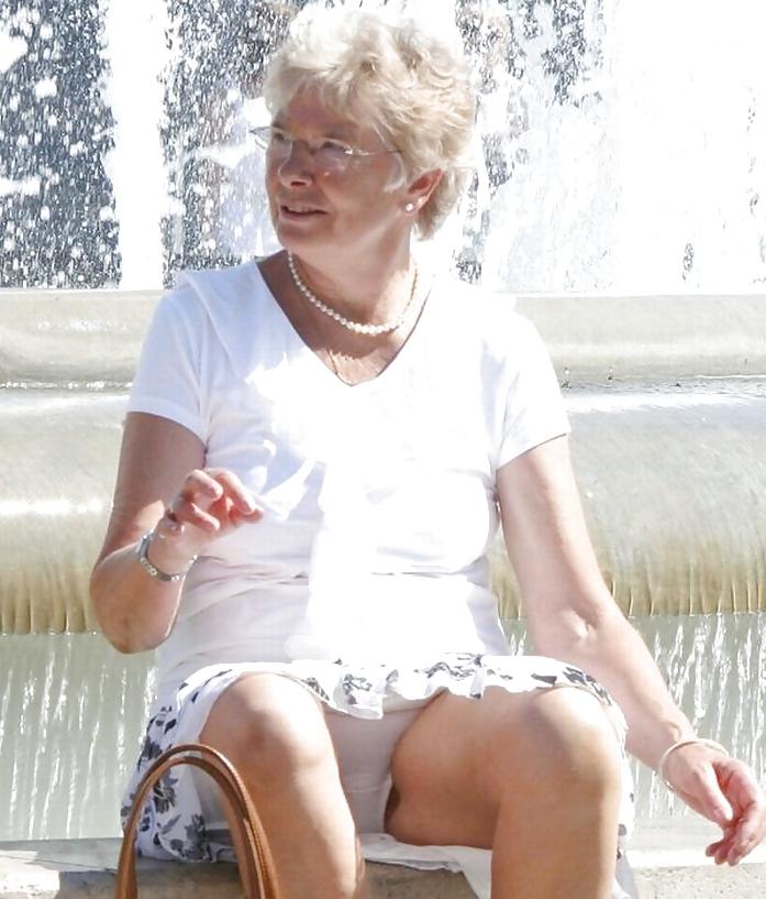 14P Public upskirt