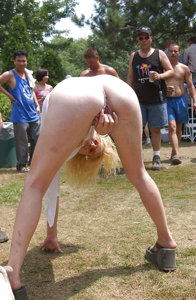 25P Public Nude 