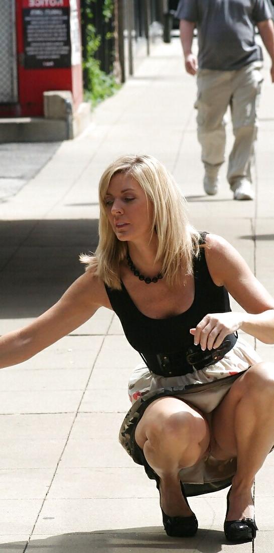 25P Upskirt Pussy 5