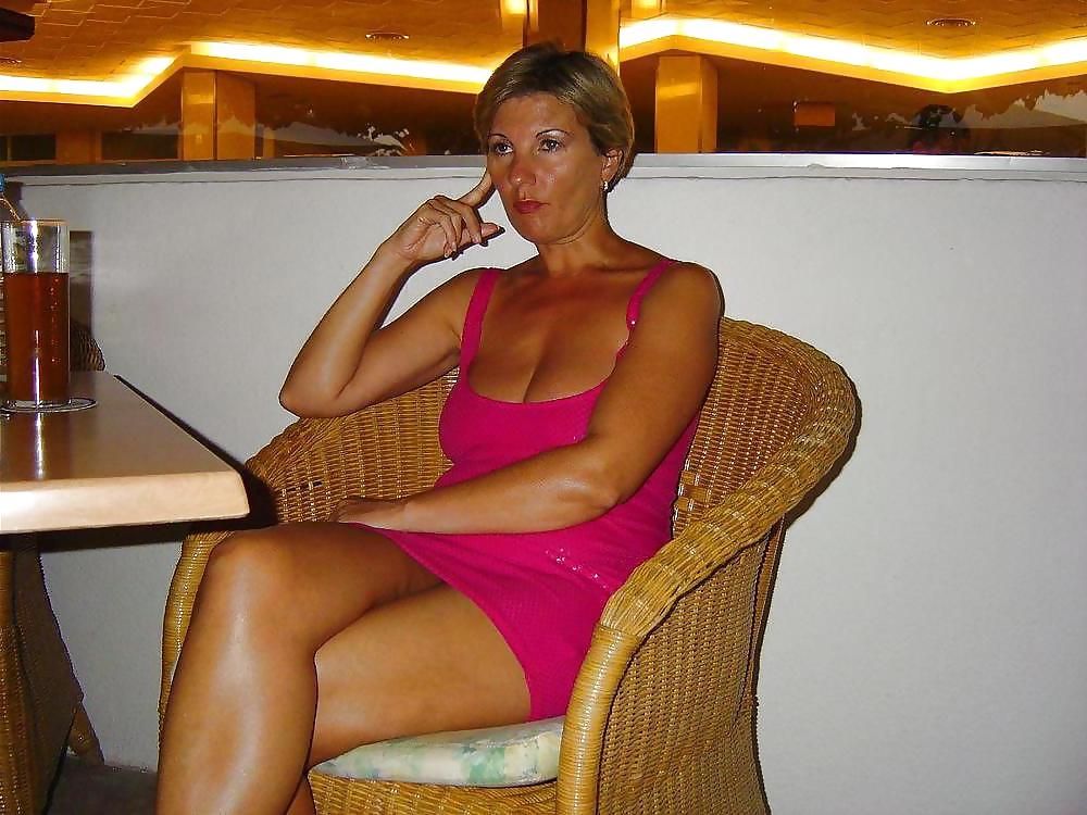 22P Grand looking lady