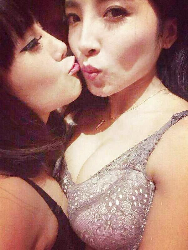 8P WeChat - Asian Chinese Lesbian Couple
