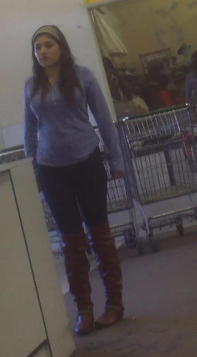 25P Sexy Latina teen ass & butt in tight jeans 