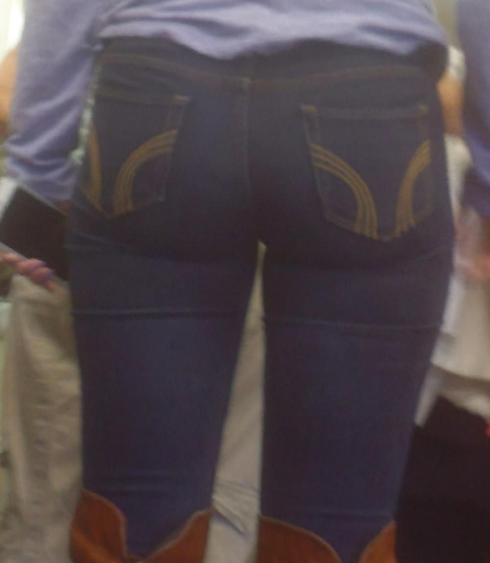 25P Sexy Latina teen ass & butt in tight jeans 