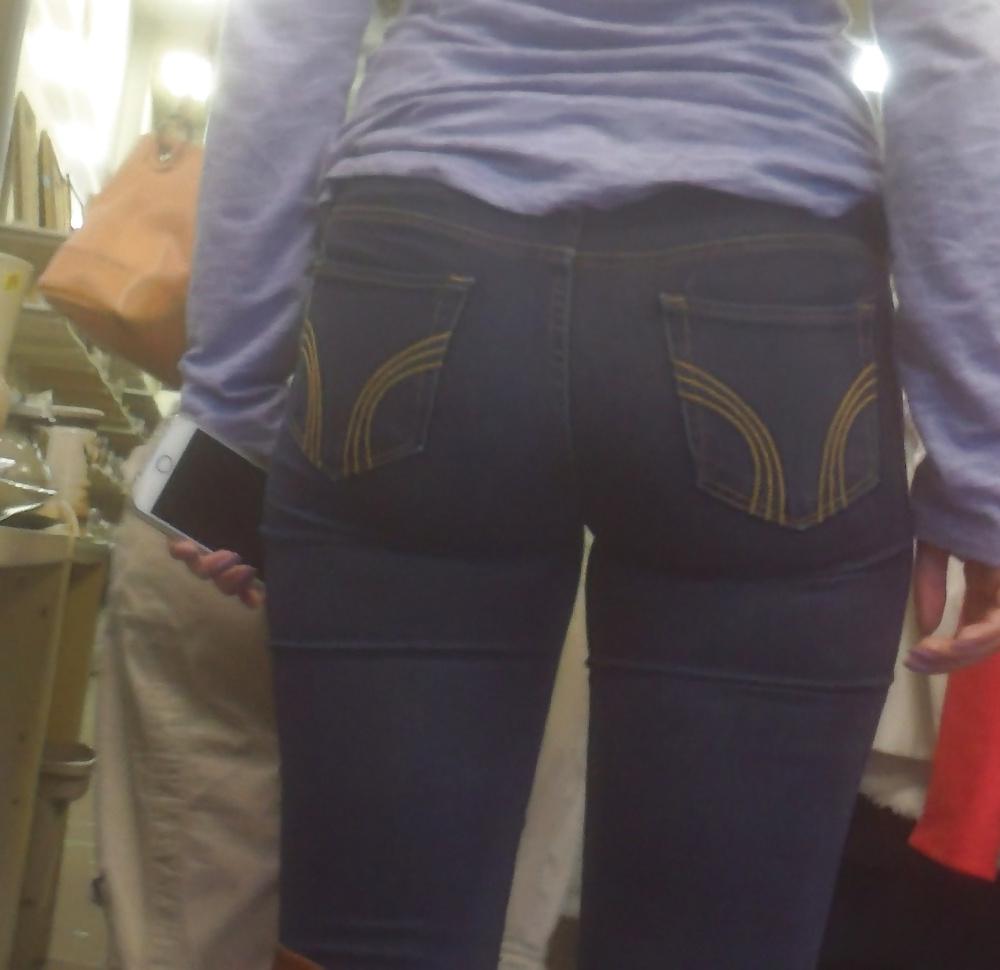 25P Sexy Latina teen ass & butt in tight jeans 