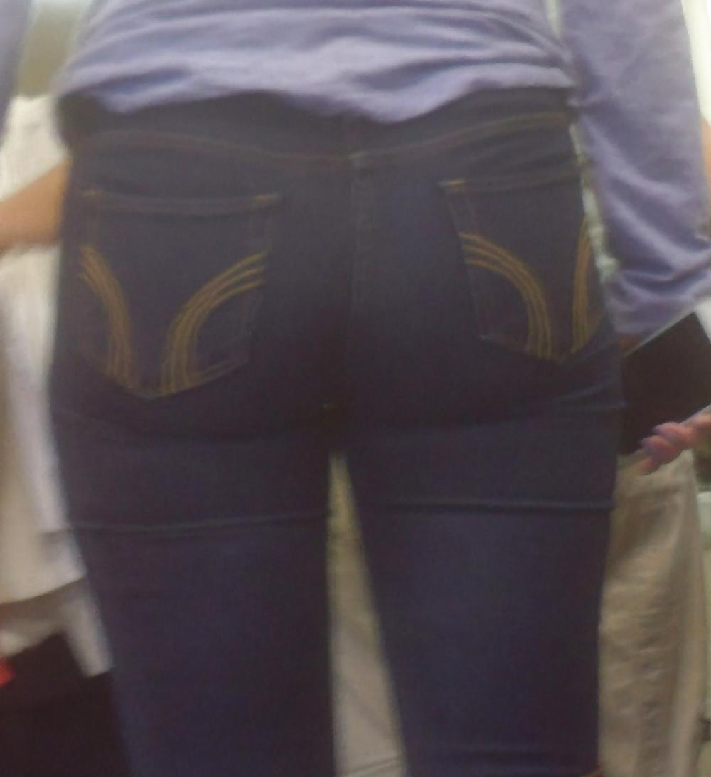 25P Sexy Latina teen ass & butt in tight jeans 