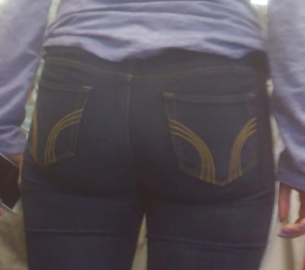 25P Sexy Latina teen ass & butt in tight jeans 