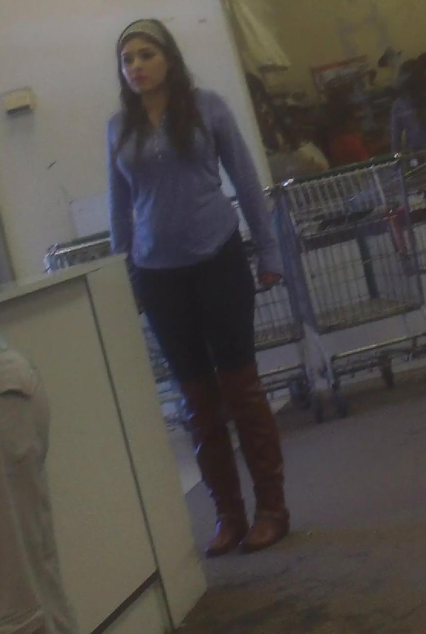 25P Sexy Latina teen ass & butt in tight jeans 