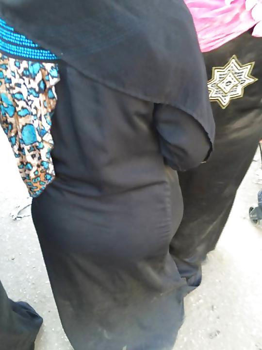 25P Arabe big butt