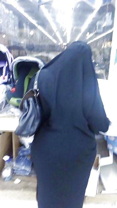 25P Arabe big butt