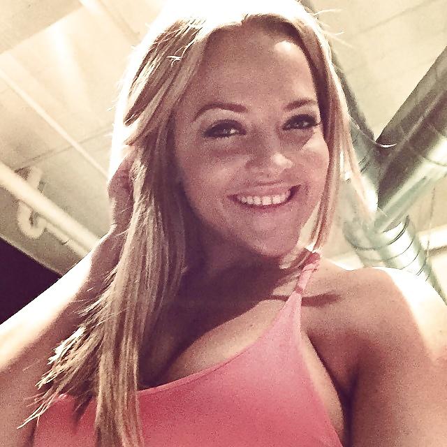 25P Bubble Butt Selfies