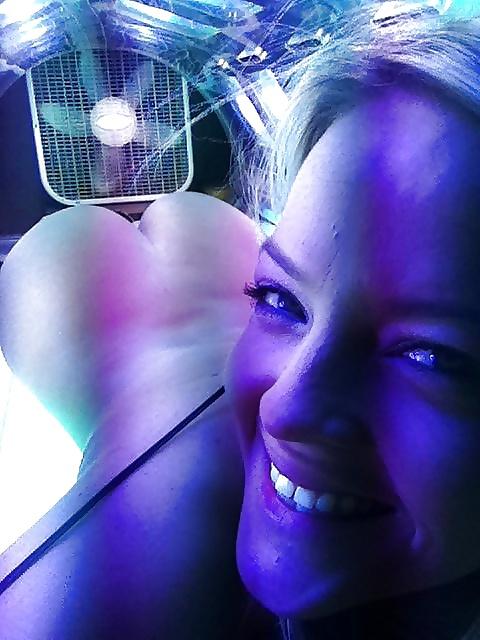 25P Bubble Butt Selfies