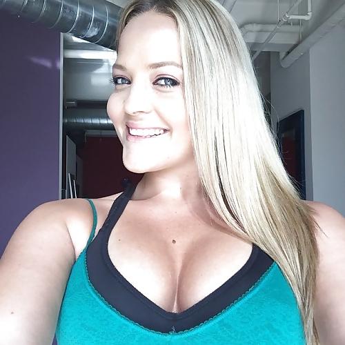 25P Bubble Butt Selfies