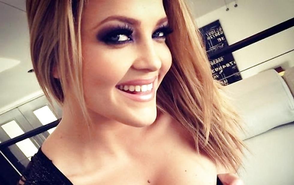 25P Bubble Butt Selfies