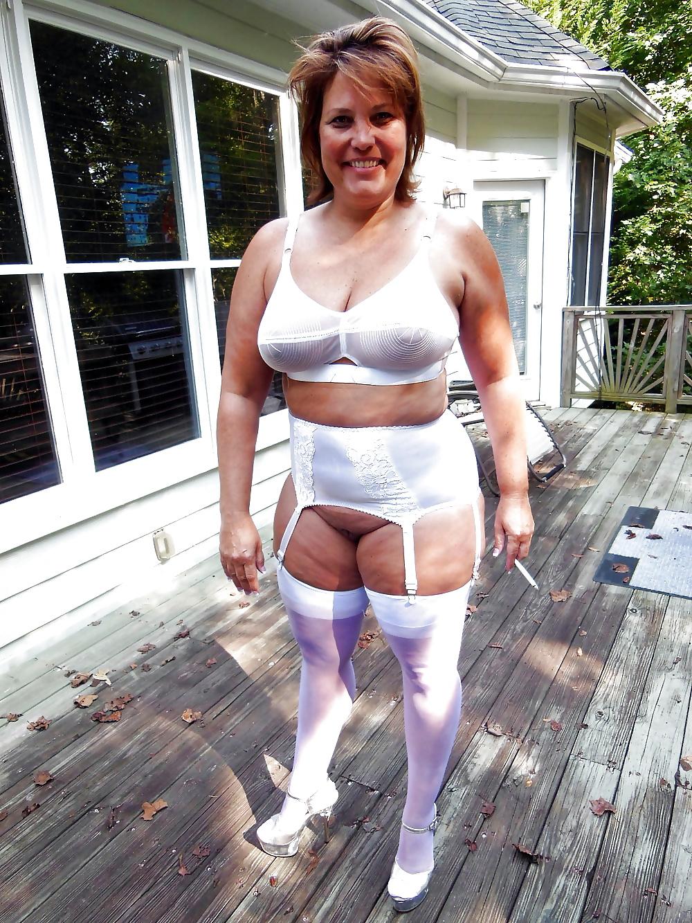 25P Mature granny