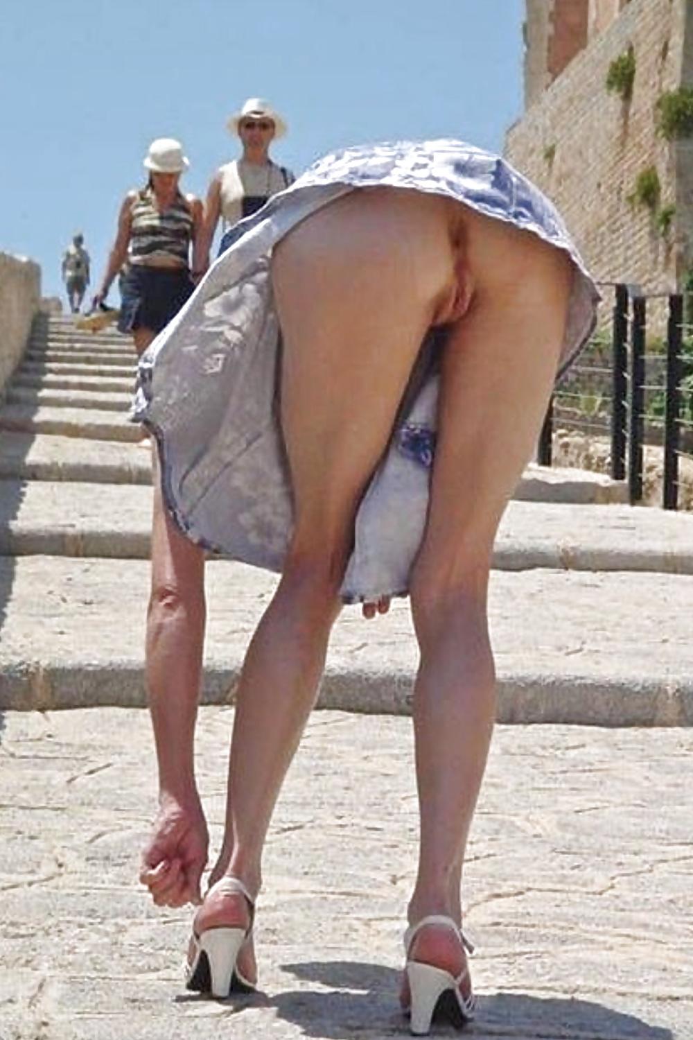 25P Upskirt & Flashers - no panties X