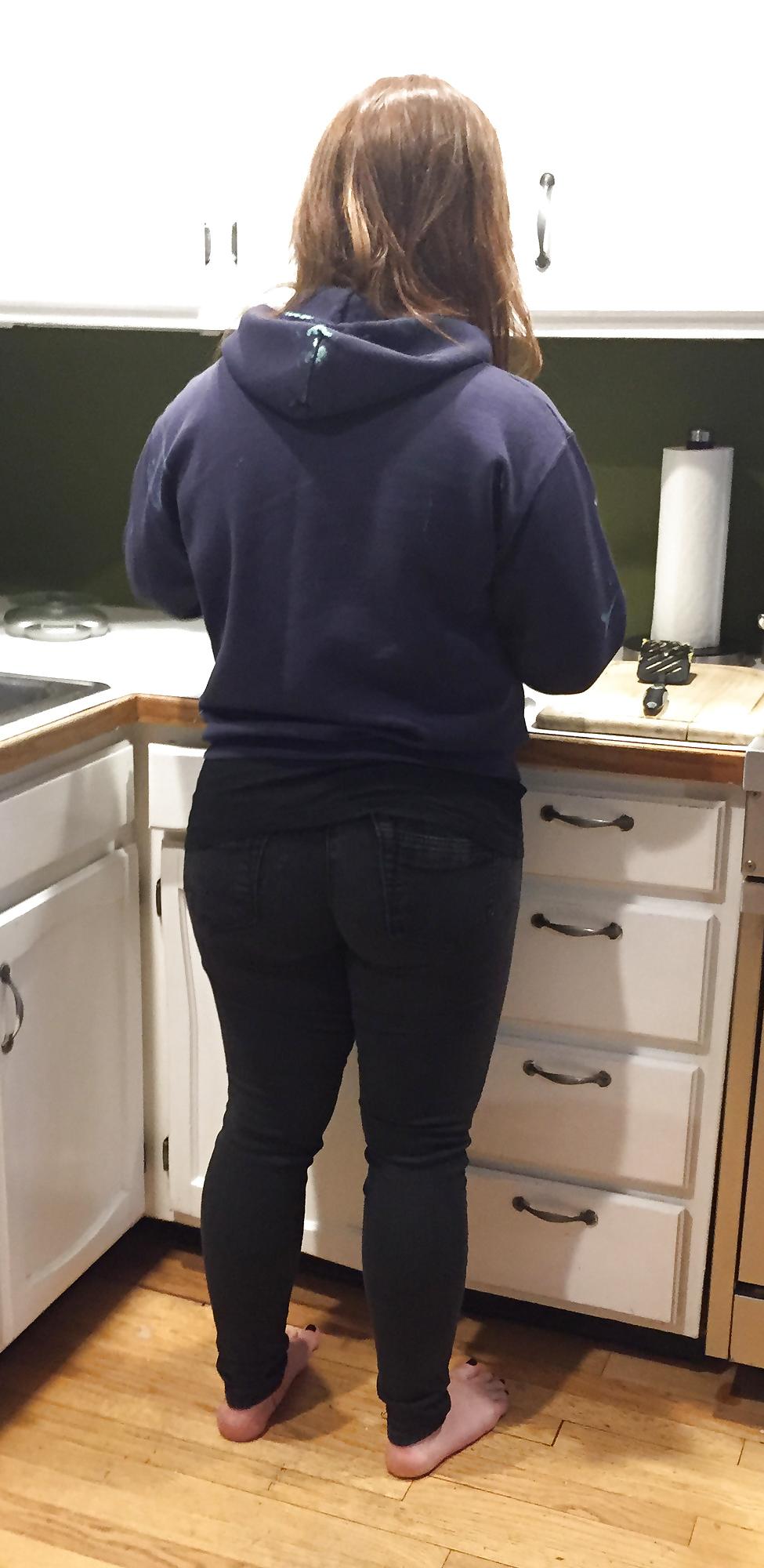 21P Candid Friend's Thick Bubble Butt