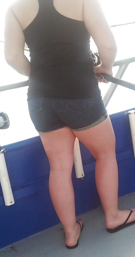 21P Candid Friend's Thick Bubble Butt