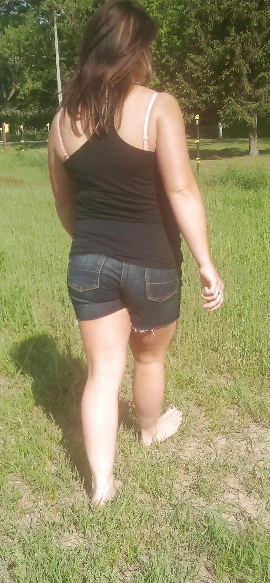 21P Candid Friend's Thick Bubble Butt