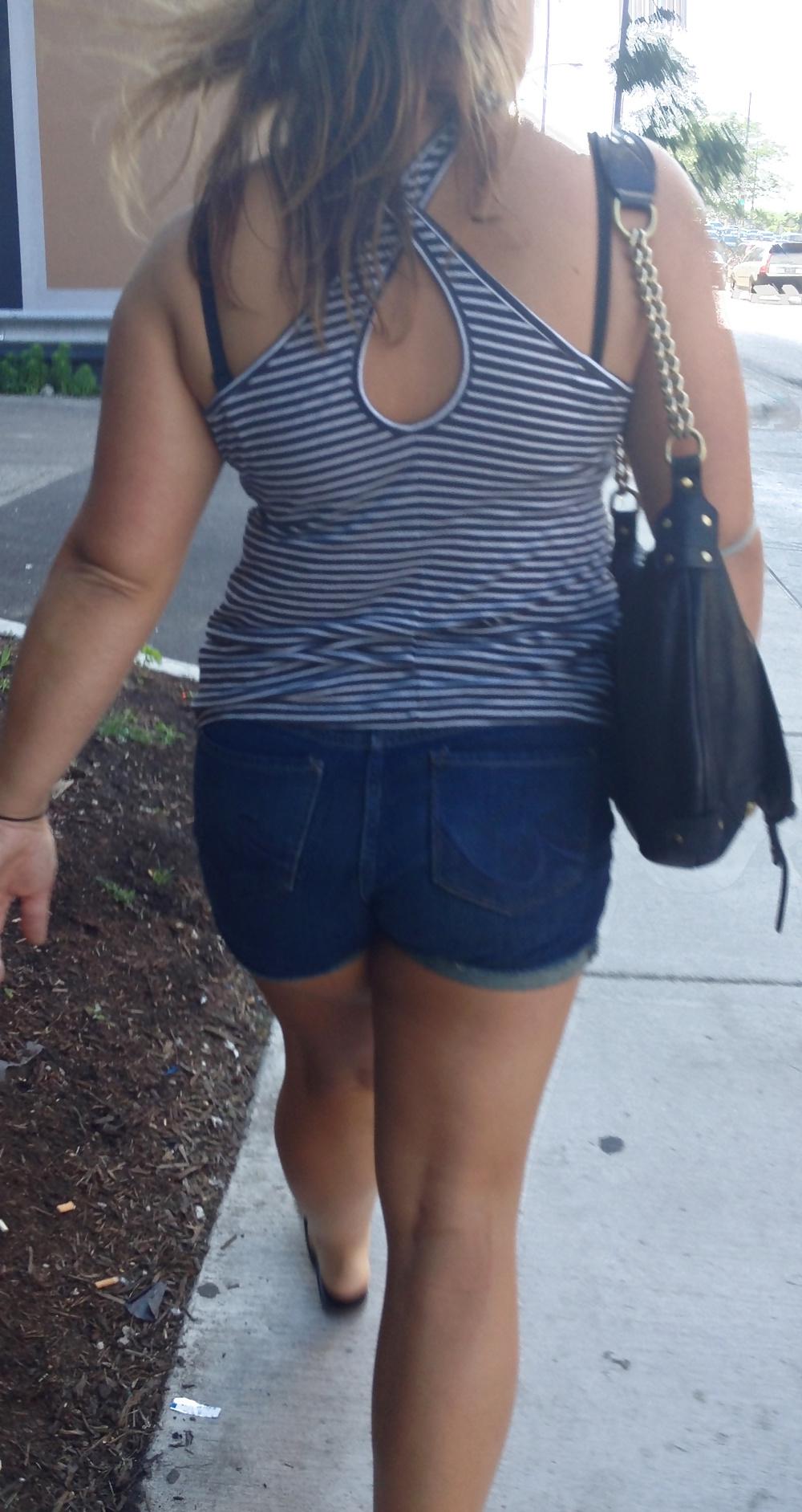 21P Candid Friend's Thick Bubble Butt