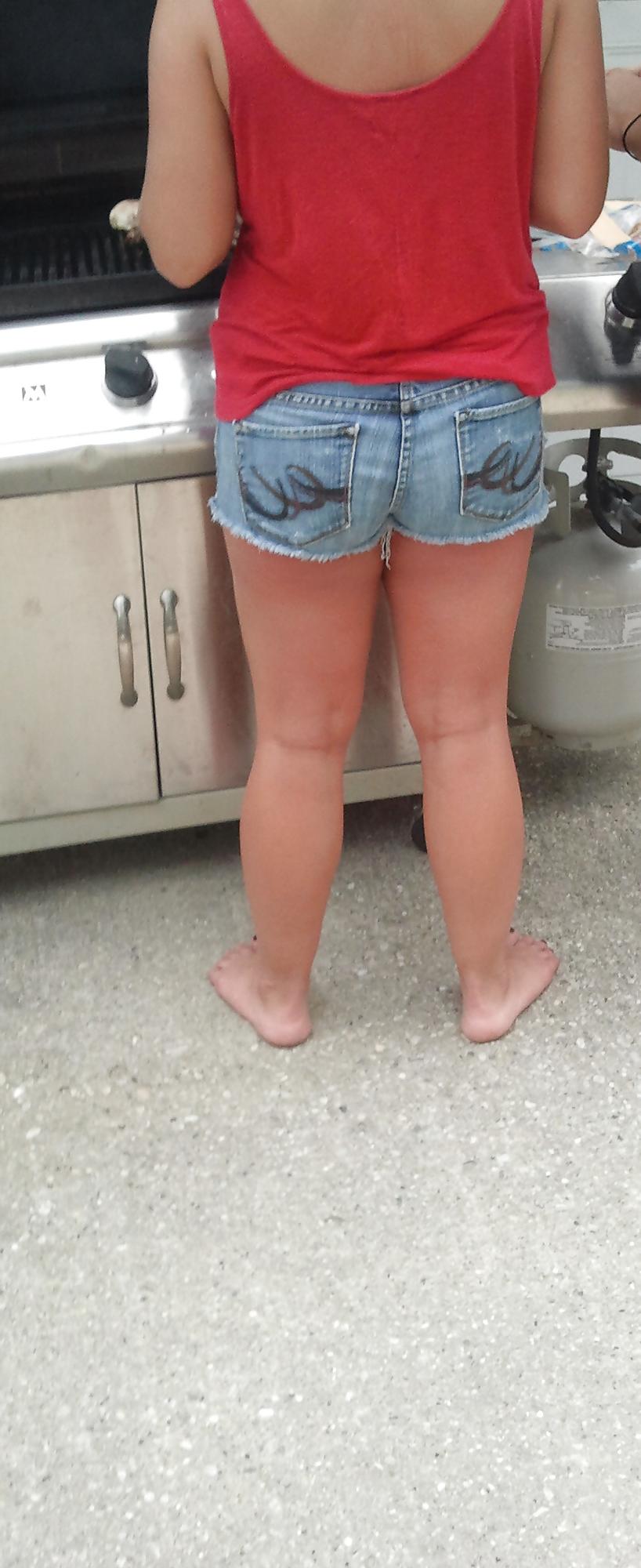 21P Candid Friend's Thick Bubble Butt