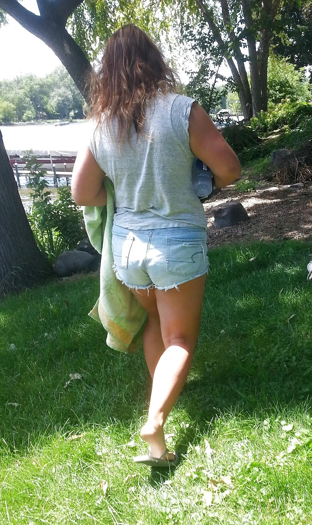 21P Candid Friend's Thick Bubble Butt