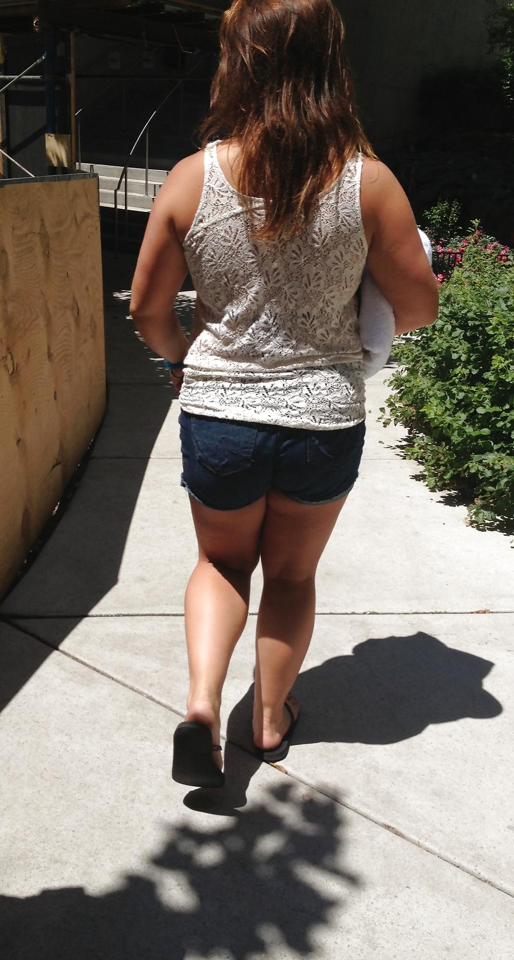 21P Candid Friend's Thick Bubble Butt