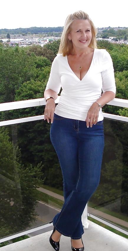 25P Moms Non Nude