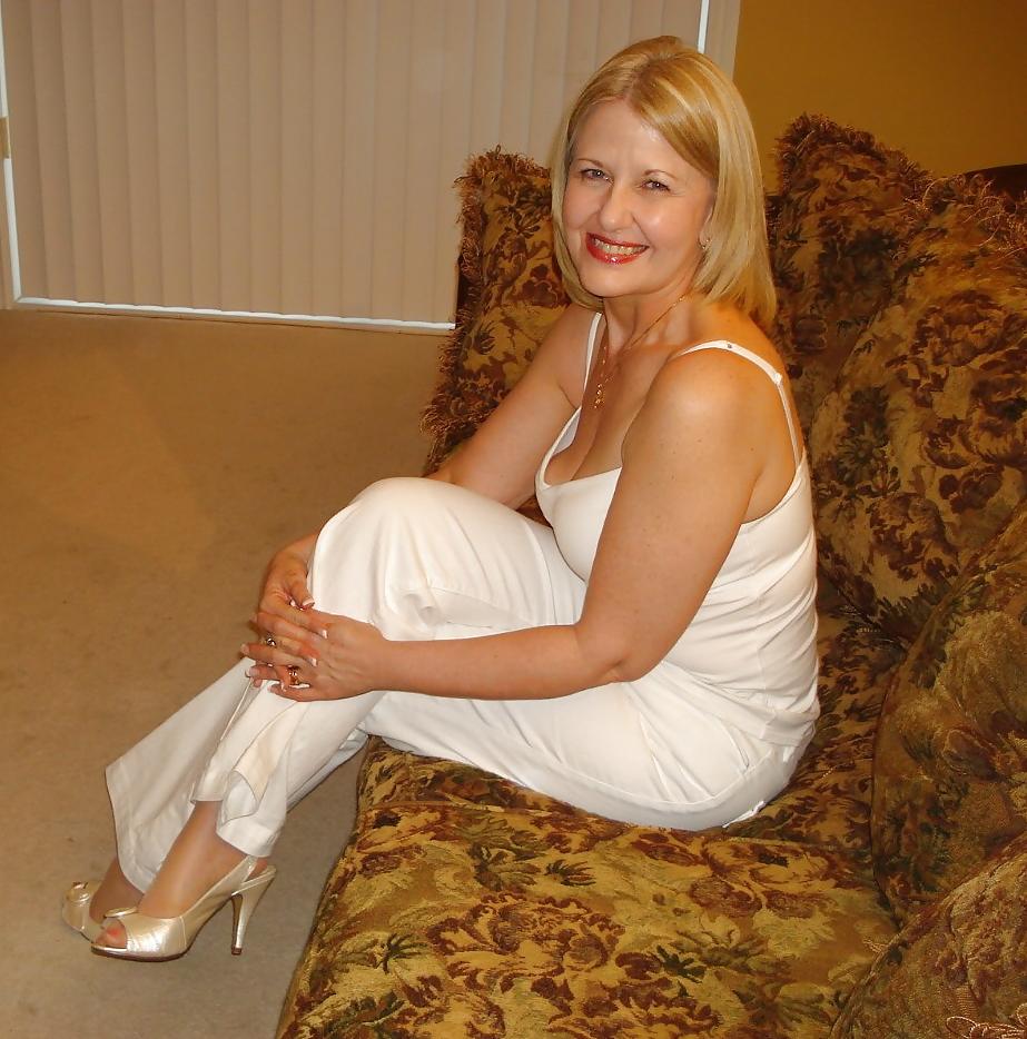 25P Moms Non Nude