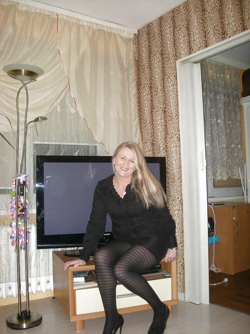 25P Moms Non Nude