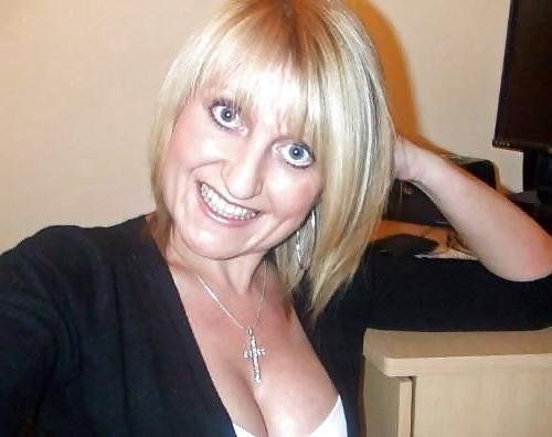25P Moms Non Nude