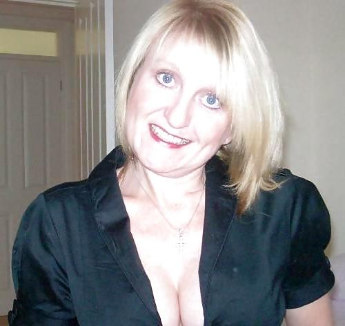 25P Moms Non Nude