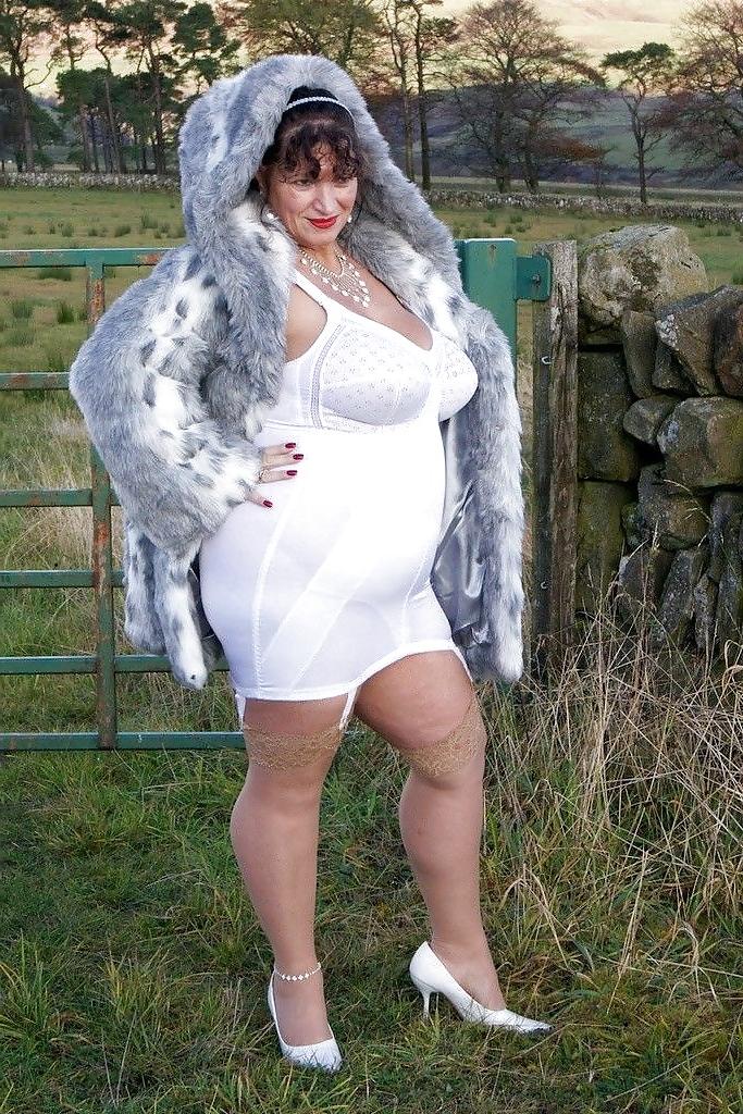 18P BBW Lingerie Queens