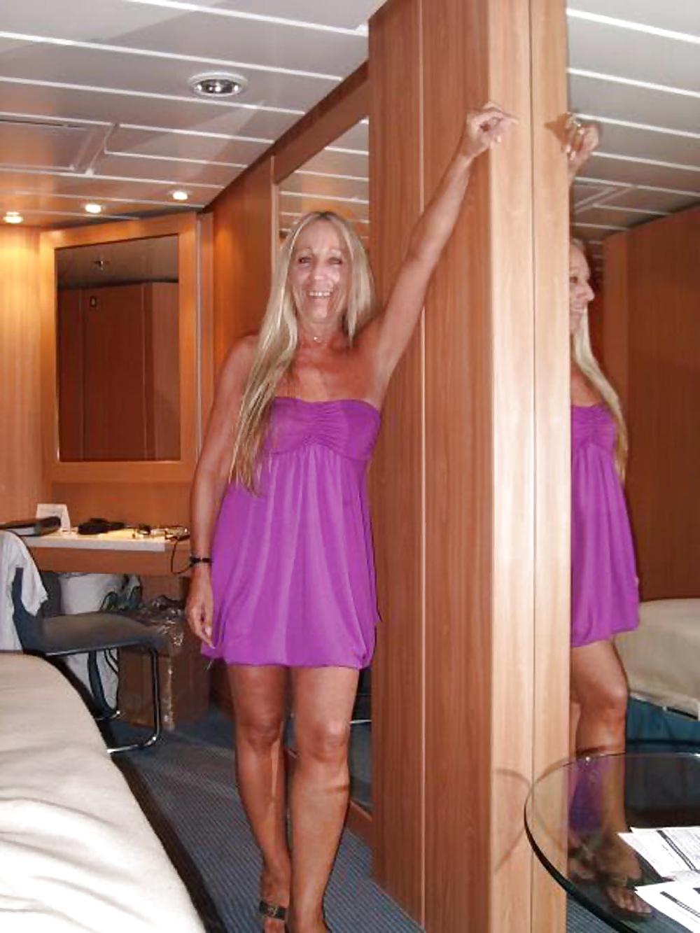 23P Blondes Moms Non Nude