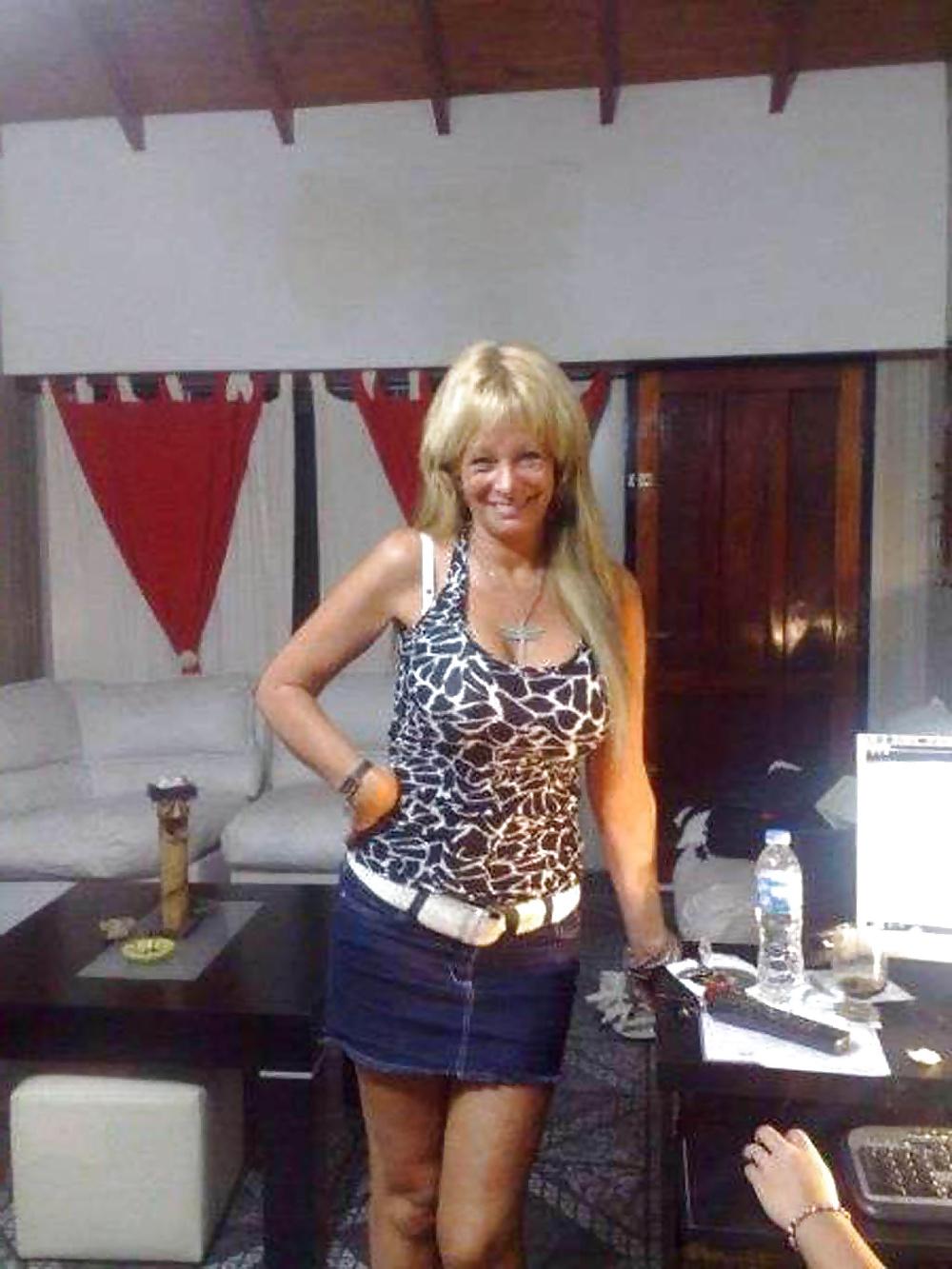 23P Blondes Moms Non Nude