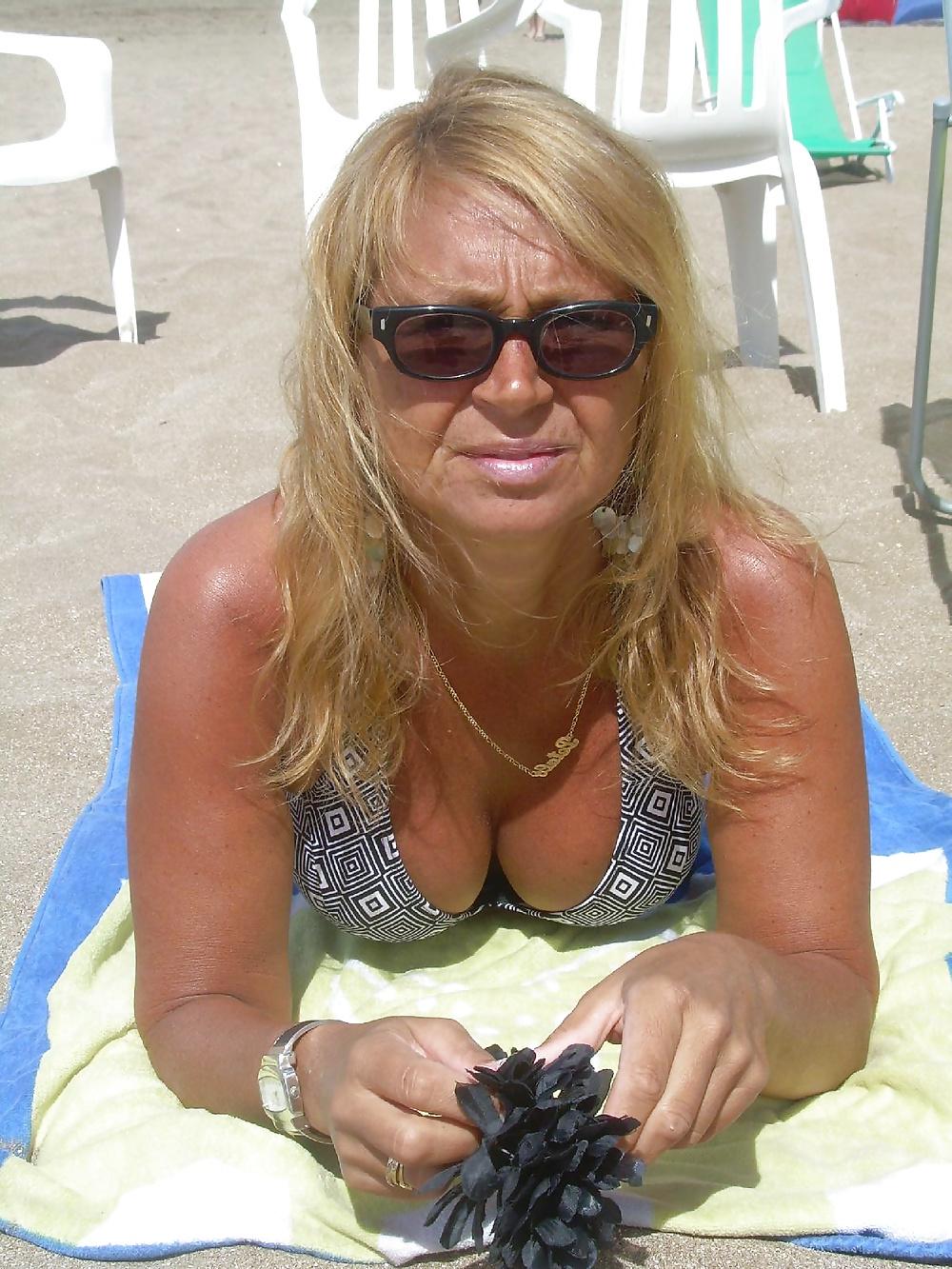 23P Blondes Moms Non Nude