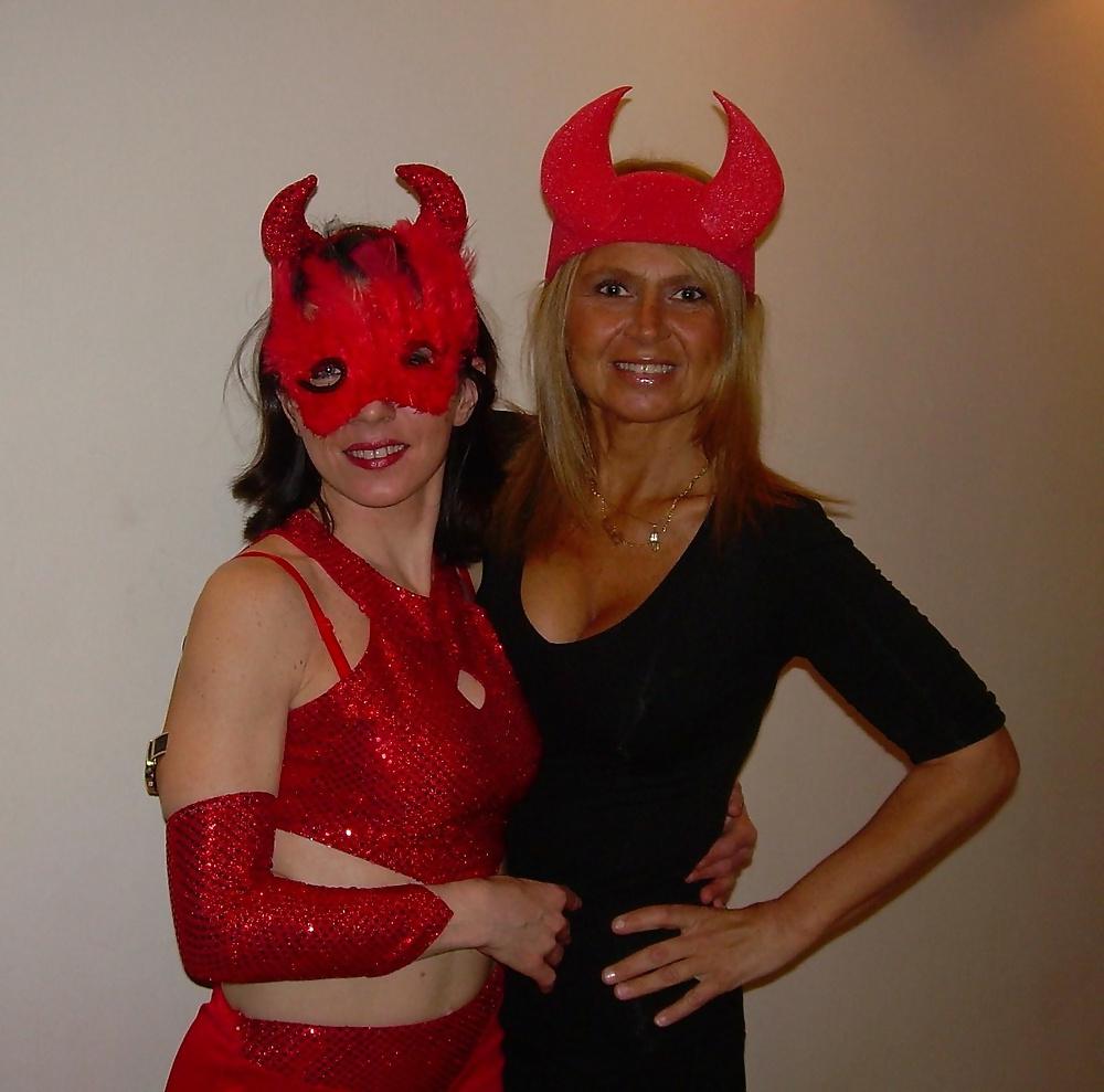 23P Blondes Moms Non Nude