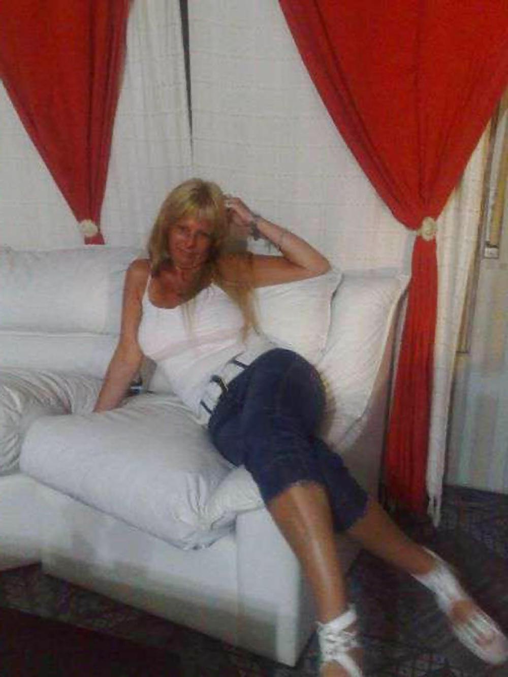 23P Blondes Moms Non Nude