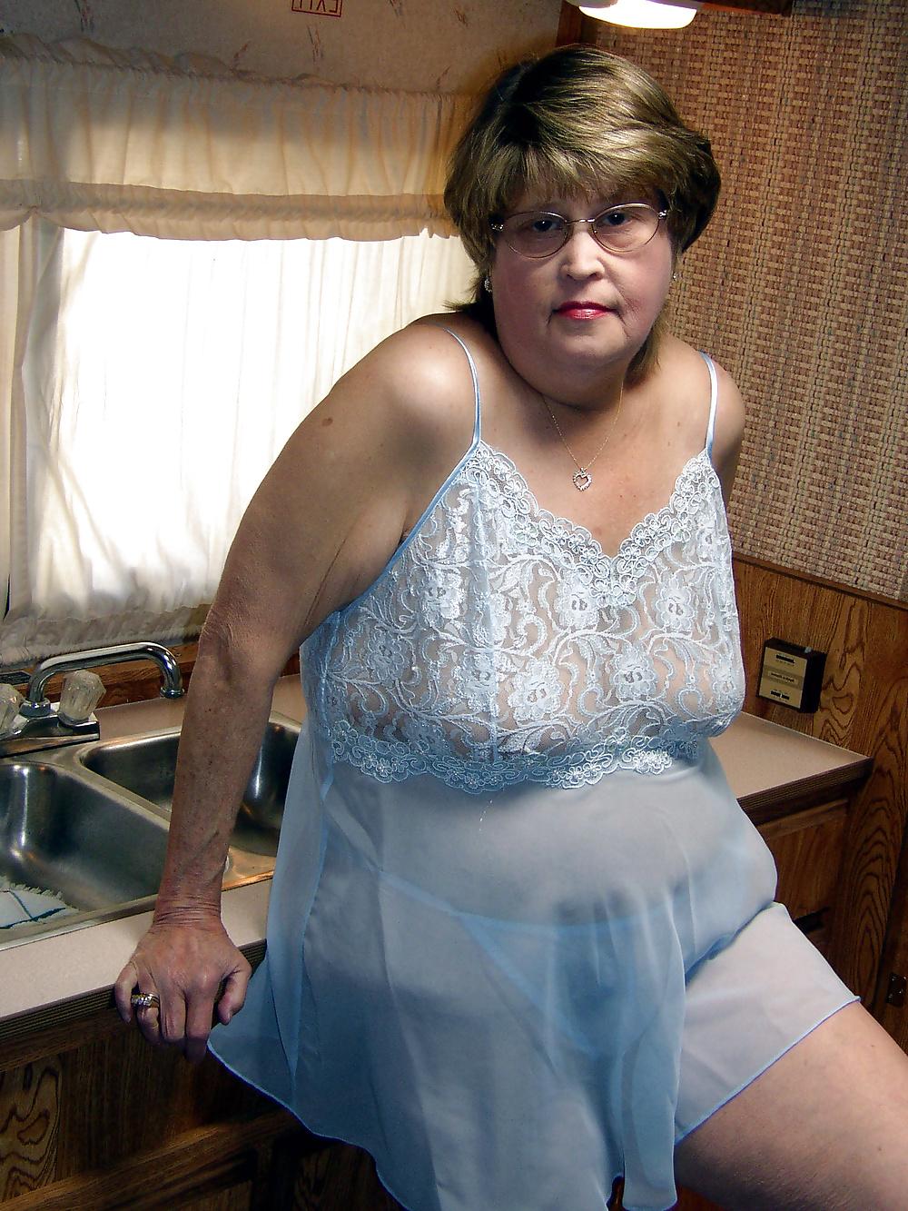 10P Reife BBW im transparenten blauen Nachthemd