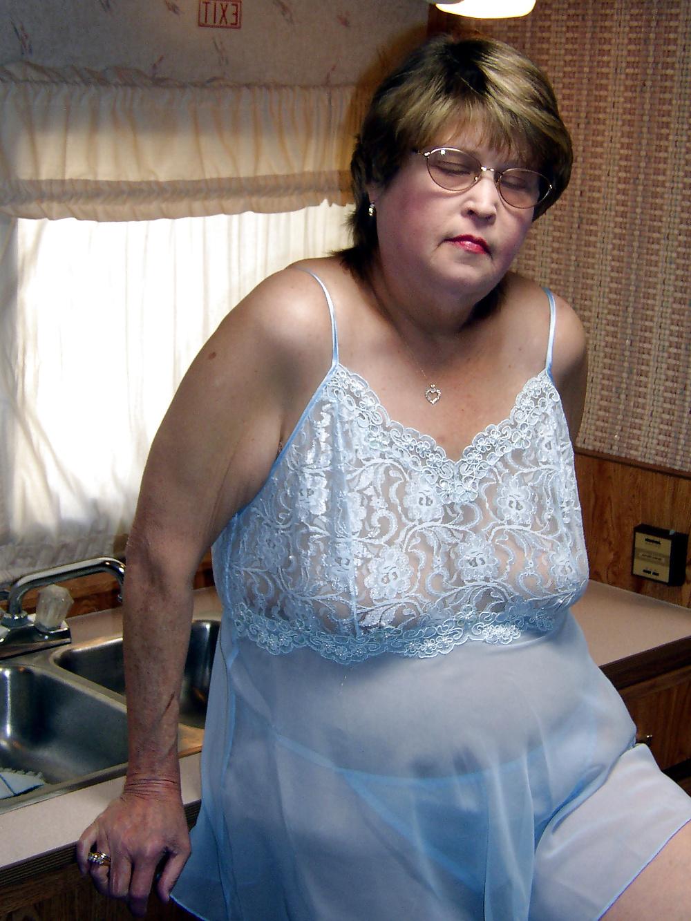 10P Reife BBW im transparenten blauen Nachthemd