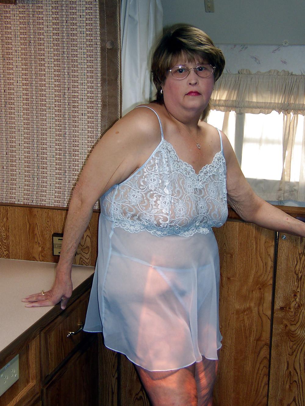 10P Reife BBW im transparenten blauen Nachthemd