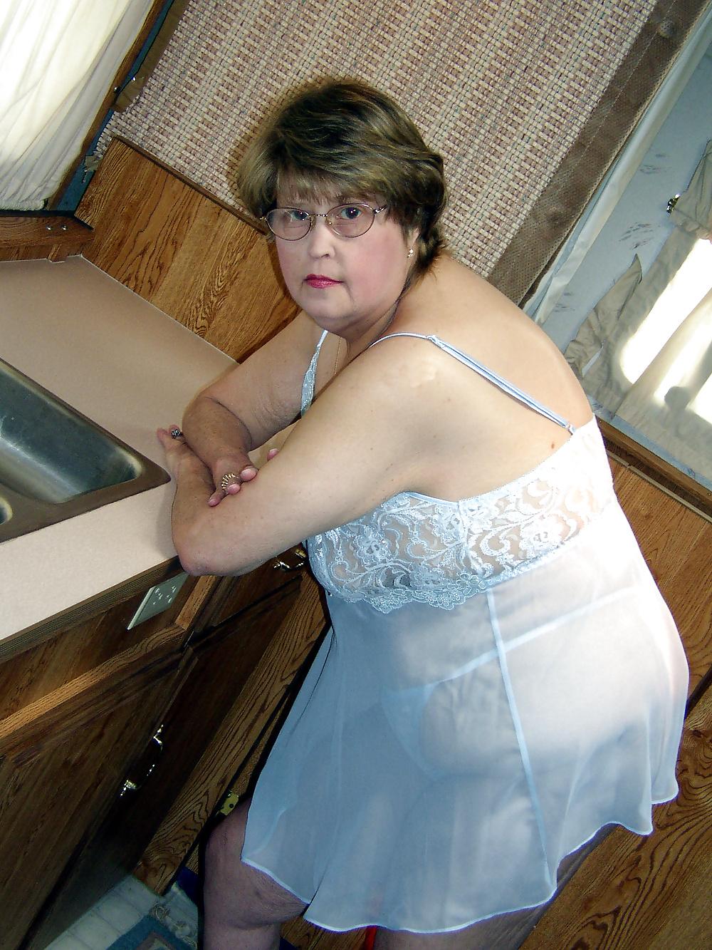 10P Reife BBW im transparenten blauen Nachthemd